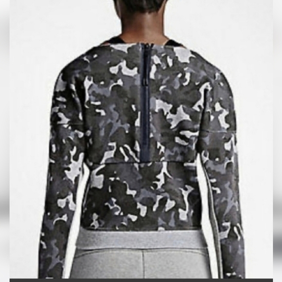 NIKE Tech Black And Gray Camo Crew Neck Sweatshirt (M) - Picture 3 of 8